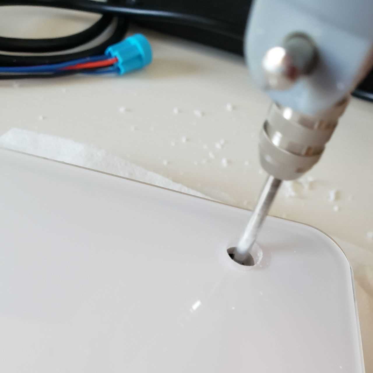 drill_button_install_hole
